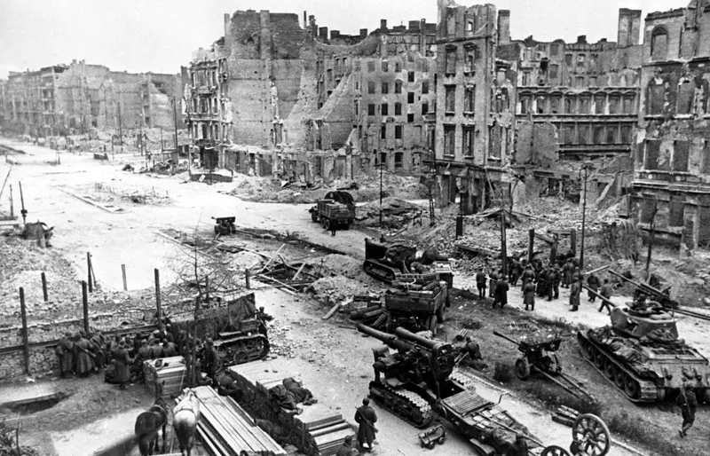 Armoured vehicles and artillery of the 1st Belorussian Front in the east of Berlin
