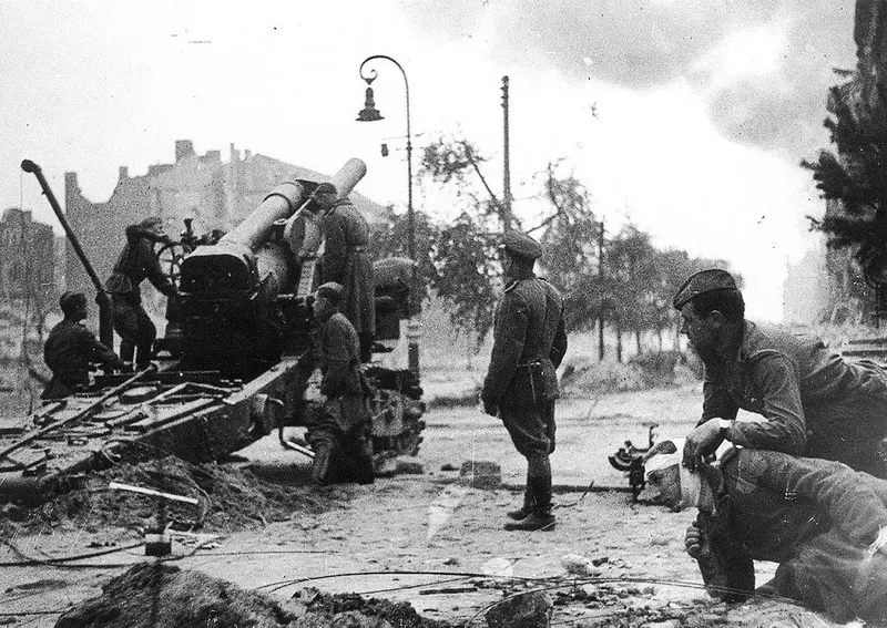 203mm howitzer of the 1st Belorussian Front - apparantly attacking the Nazi Air Ministry on Wilhelmstrasse