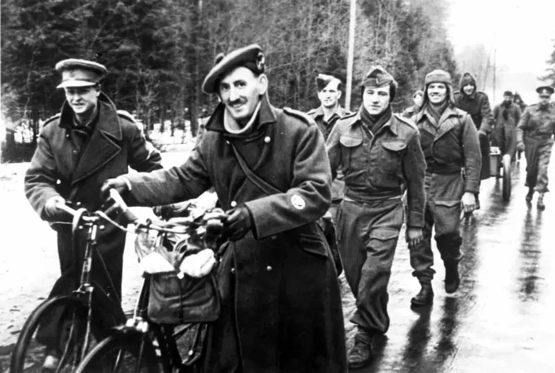 Soldiers of Ivan Konev's 5th Guards Mechanized Corps took a POW camp at Treuenbrietzen liberating 1,600 British, American, and Norwegian soldiers - including Otto Ruge (former commander of the Norwegian Army)