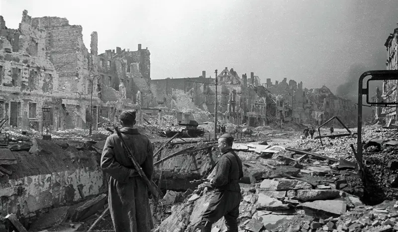 Red Army troops survey the damage to Frankfurter Allee in Berlin
