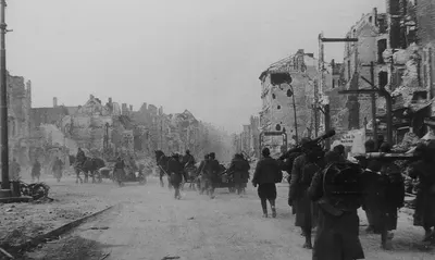 A column of Soviet artillerymen on the march along the Frankfurter Allee in Berlin