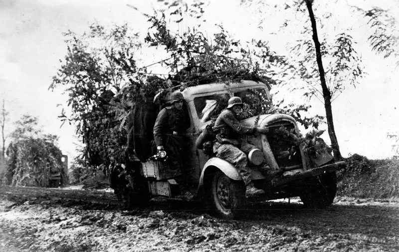 German re-enforcements (with a press photographer) are shuttled to the frontlines