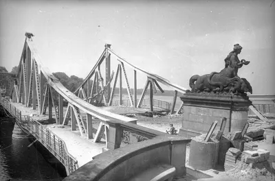 The badly damaged Glienicke Brücke in 1945