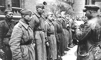 Senior Lieutenant Nikitin reads the order of the day to his men on May 1st 1945
