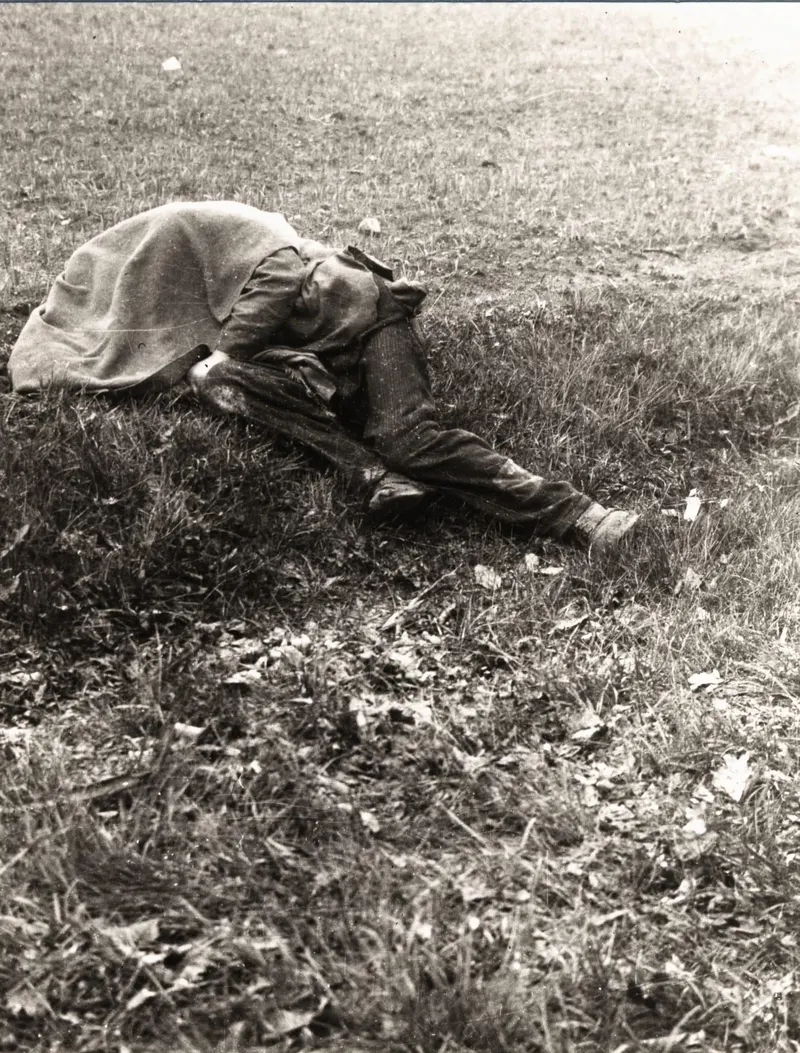 On April 20th and 21st, the prisoners from the Sachsenhausen Concentration Camp were forced into death marches heading westwards and away from the Soviet front