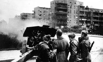 Soviet artillery in Pankow during the Battle of Berlin