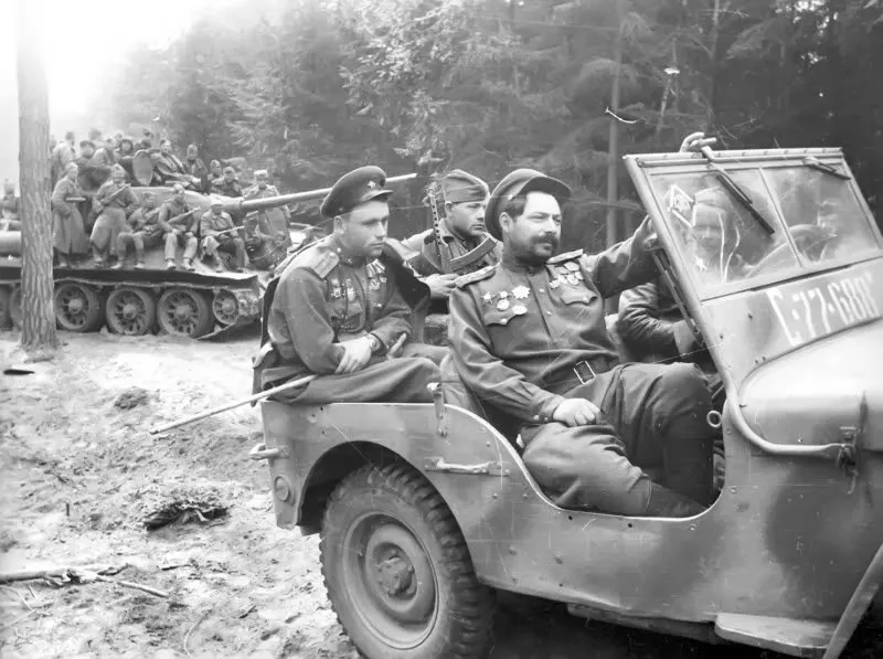 Colonel Abram Temnik commander of 1st Guards Tank Brigade of the 1st Guards Tank Army.