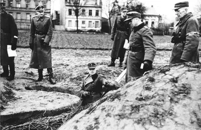 Elderly men of the Volkssturm (People&apos;s Militia) are gathered in April 1945