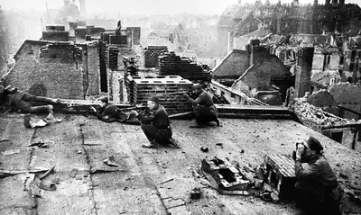 Soviet soldiers searching for targets in Berlin - April 24th 1945