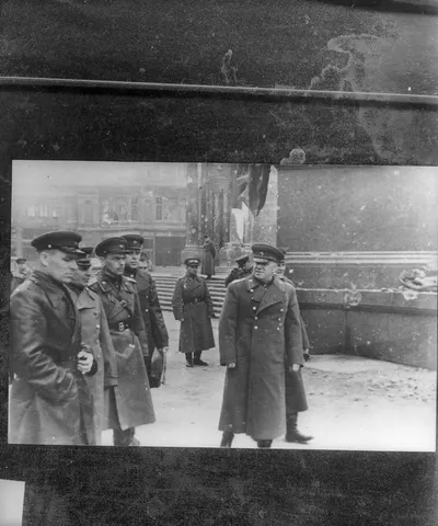 Фото "Маршал Георгий Жуков у Рейхстага" (184783 7)