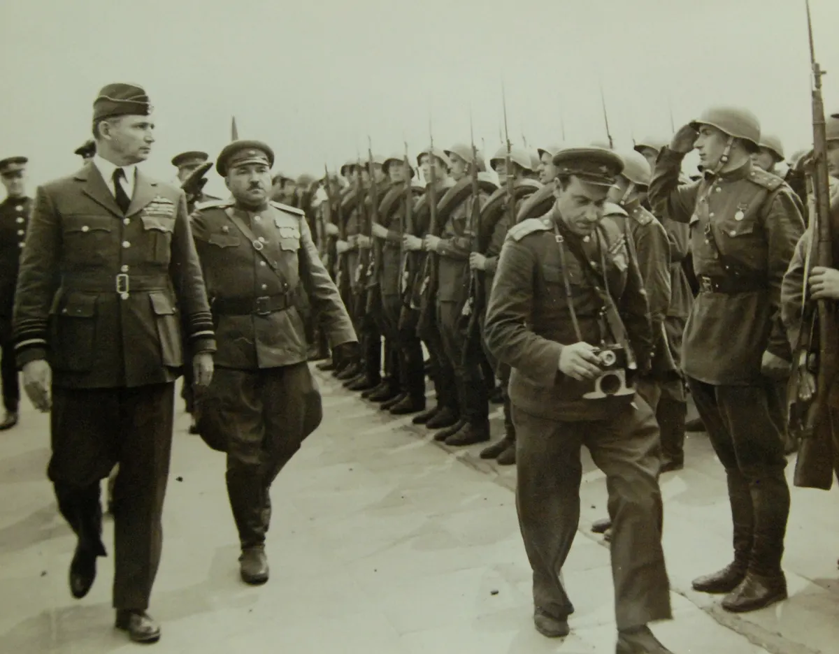 Air Chief Marshall Air Arthur Tedder, inspects Russian Guard of Honor, Berlin, Germany, 1945 (22060207970)