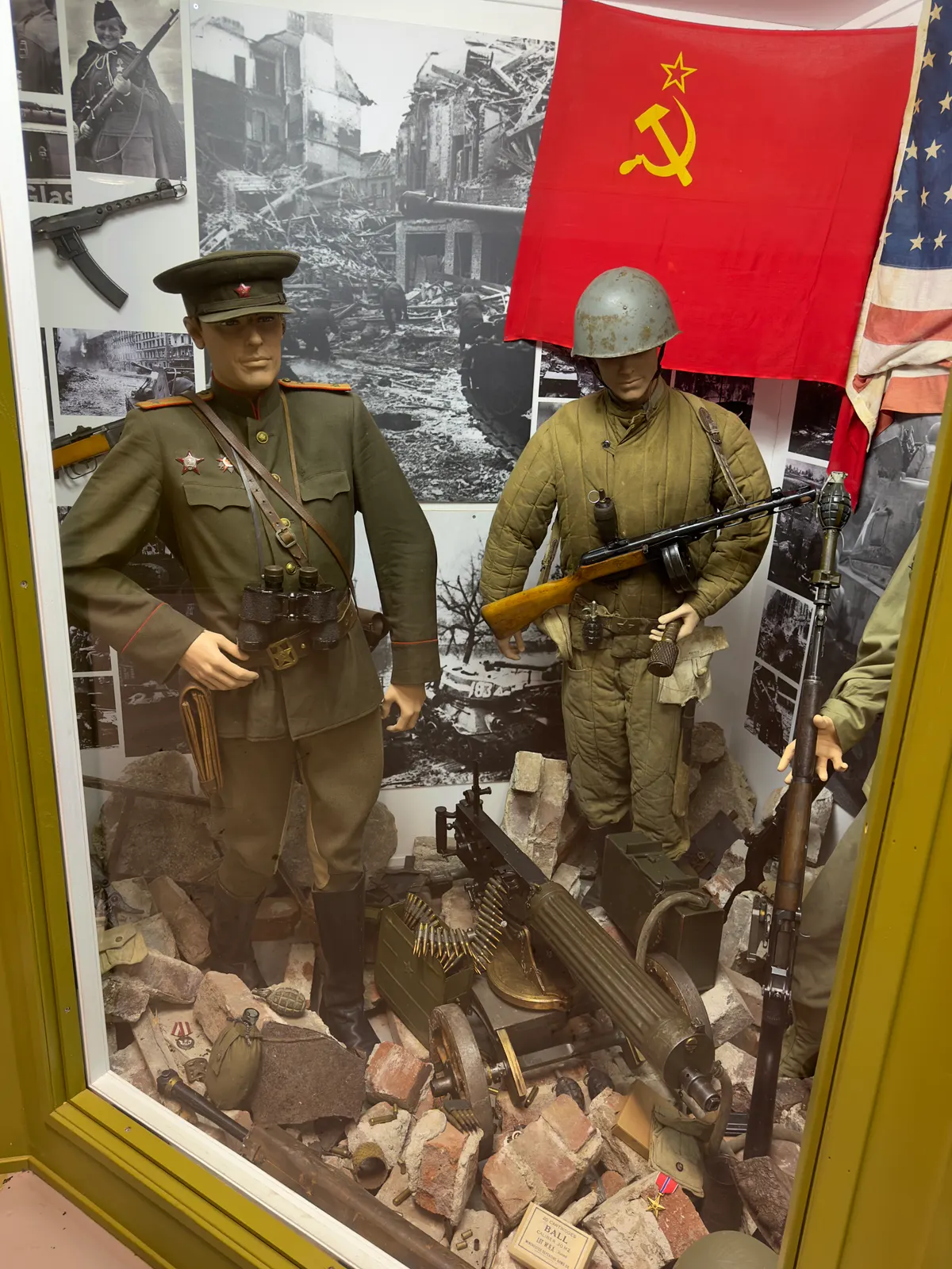 Arquebus Krigshistorisk Museum Norway. WW2 Allied Victory in Europe display. USSR Red Army uniforms Lieutenant-Colonel Orders PM1910 7.62mm Maxim machine gun SSh-40 helmet Telogreika padded clothing PPSh-41 Soviet flag photos etc (2023