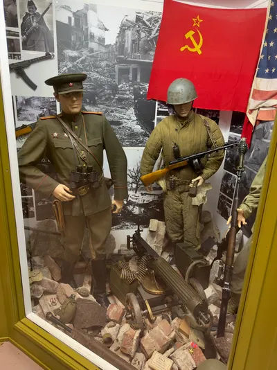 Arquebus Krigshistorisk Museum Norway. WW2 Allied Victory in Europe display. USSR Red Army uniforms Lieutenant-Colonel Orders PM1910 7.62mm Maxim machine gun SSh-40 helmet Telogreika padded clothing PPSh-41 Soviet flag photos etc (2023