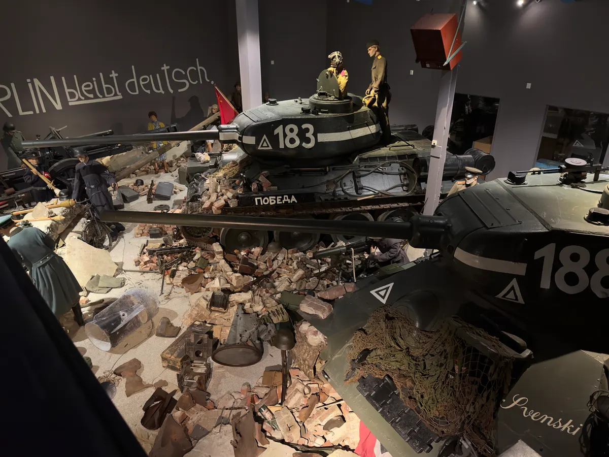 Arquebus Krigshistorisk Museum Norway. WW2 Battle of Berlin 1945 diorama. Nazi Germany Wehrmacht Soviet Red Army. Uniforms weapons equipment anti-tank gun MG-34 PM1910 Maxim machine gun T-34-85 tanks mannequins ruins debris etc (2023)