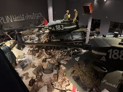 Arquebus Krigshistorisk Museum Norway. WW2 Battle of Berlin 1945 diorama. Nazi Germany Wehrmacht Soviet Red Army. Uniforms weapons equipment anti-tank gun MG-34 PM1910 Maxim machine gun T-34-85 tanks mannequins ruins debris etc (2023)