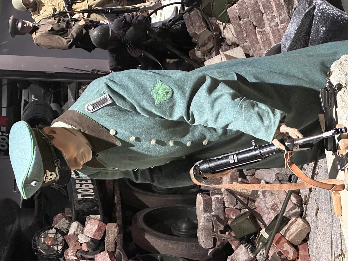 Arquebus Krigshistorisk Museum Norway. WW2 Battle of Berlin 1945 diorama. Nazi Germany Ordnungspolizei green police. Uniforms weapons equipment Soviet T-34-85 tank corps mannequins ruins debris etc (2023) IMG 5529