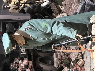 Arquebus Krigshistorisk Museum Norway. WW2 Battle of Berlin 1945 diorama. Nazi Germany Ordnungspolizei green police. Uniforms weapons equipment Soviet T-34-85 tank corps mannequins ruins debris etc (2023) IMG 5529