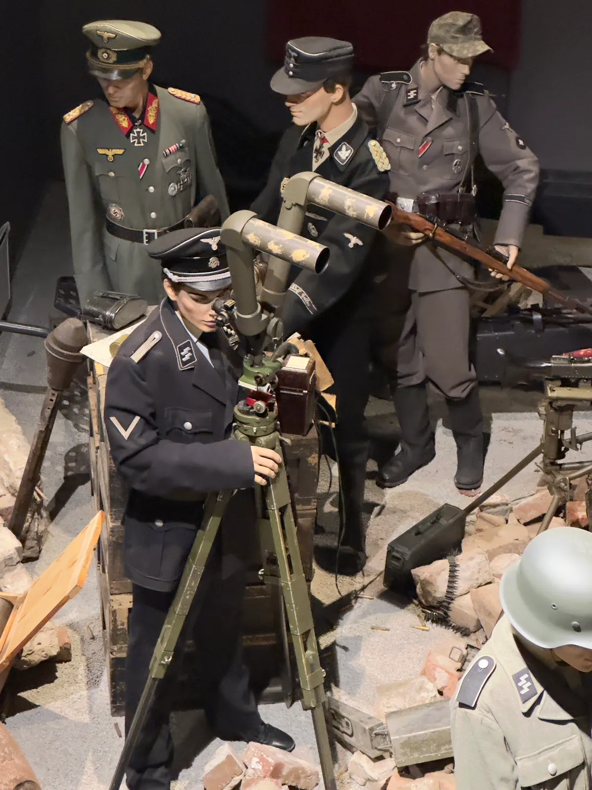 Arquebus Krigshistorisk Museum Norway. WW2 Battle of Berlin 1945 diorama. Nazi Germany Wehrmacht General Allgemeine SS Waffen-SS Uniforms weapons equipment Scherenfernrohr telescope Panzerfaust mannequins ruins debris etc (2023) IMG 55