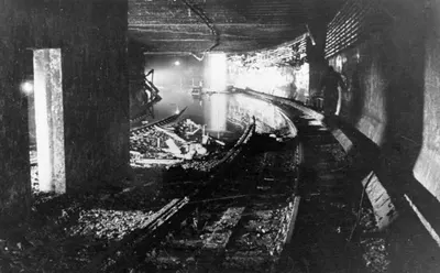 Bundesarchiv Bild 183-R97751, Berlin, gesprengter S-Bahn-Tunnel